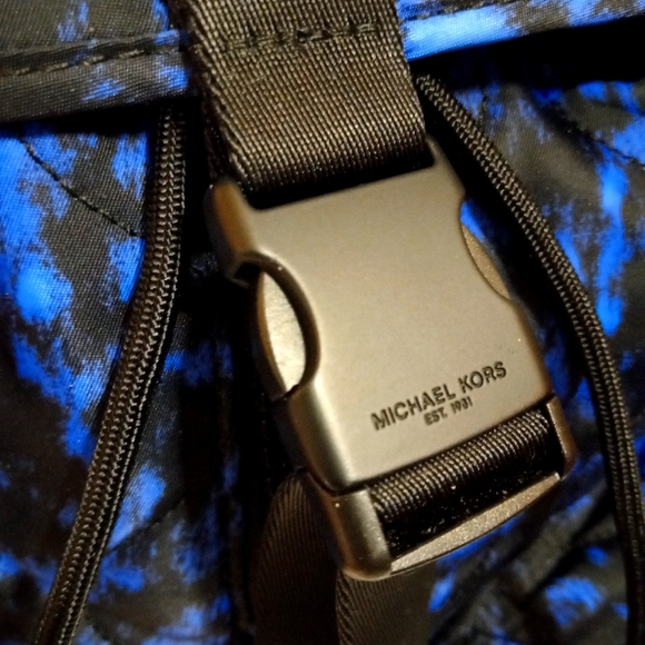 MICHAEL KORS SAPHIRE BLUE DOUBLE POCKETED MENS BACKPACK - Picture 3 of 5